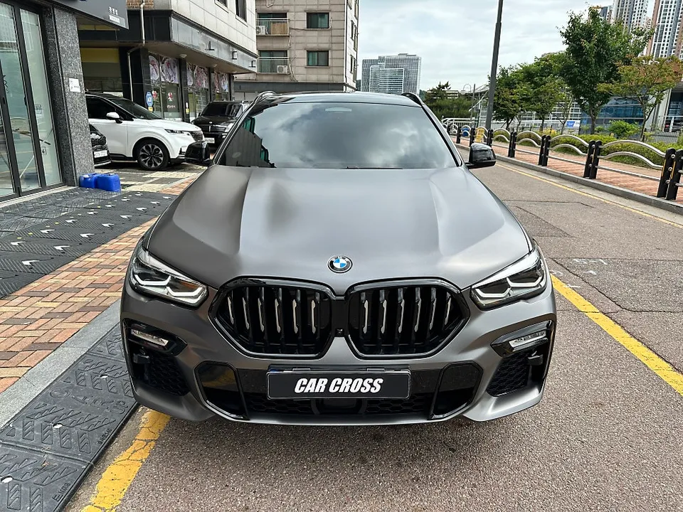 BMW X6のカーラッピング事例｜費用目安・仕上がり 写真