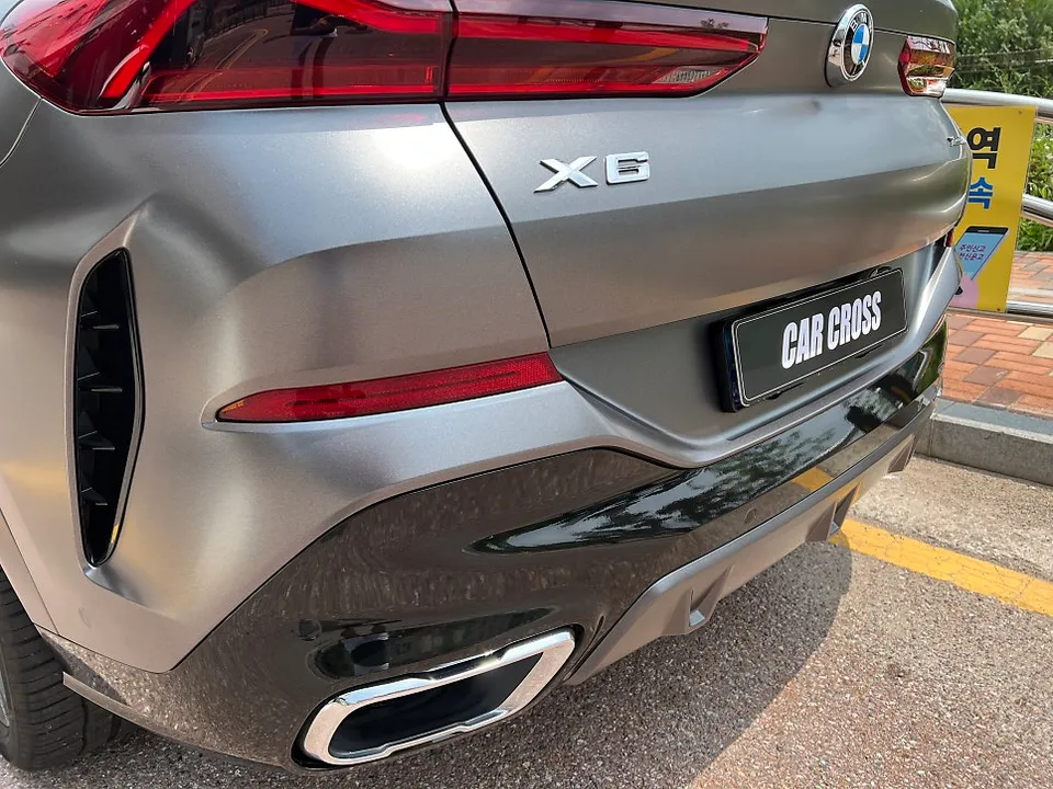 BMW X6のカーラッピング事例|費用目安・仕上がり 施工写真 1-2