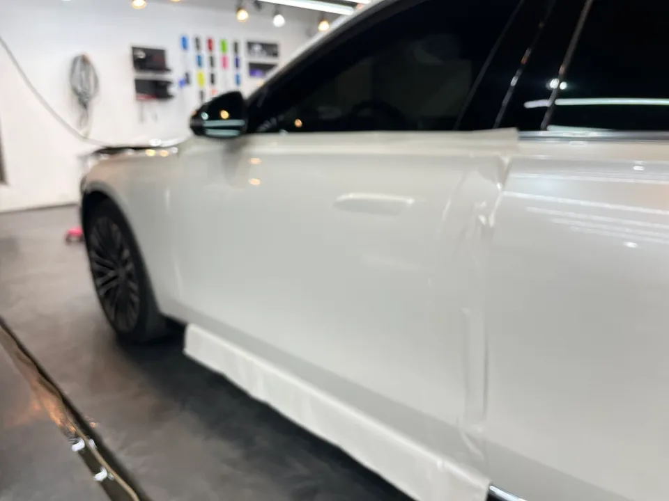 メルセデス・ベンツ Sクラス W223 カーラッピング事例 施工写真 4-2
