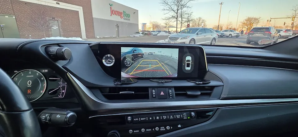 Lexus ES 7th GenのAndroid Auto・CarPlay取付事例 施工写真 4-2