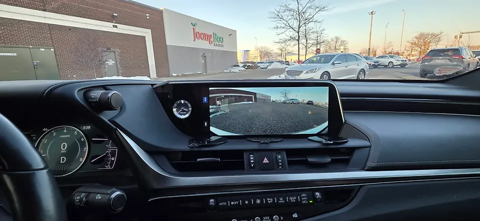 Lexus ES 7th GenのAndroid Auto・CarPlay取付事例 施工写真 1-3