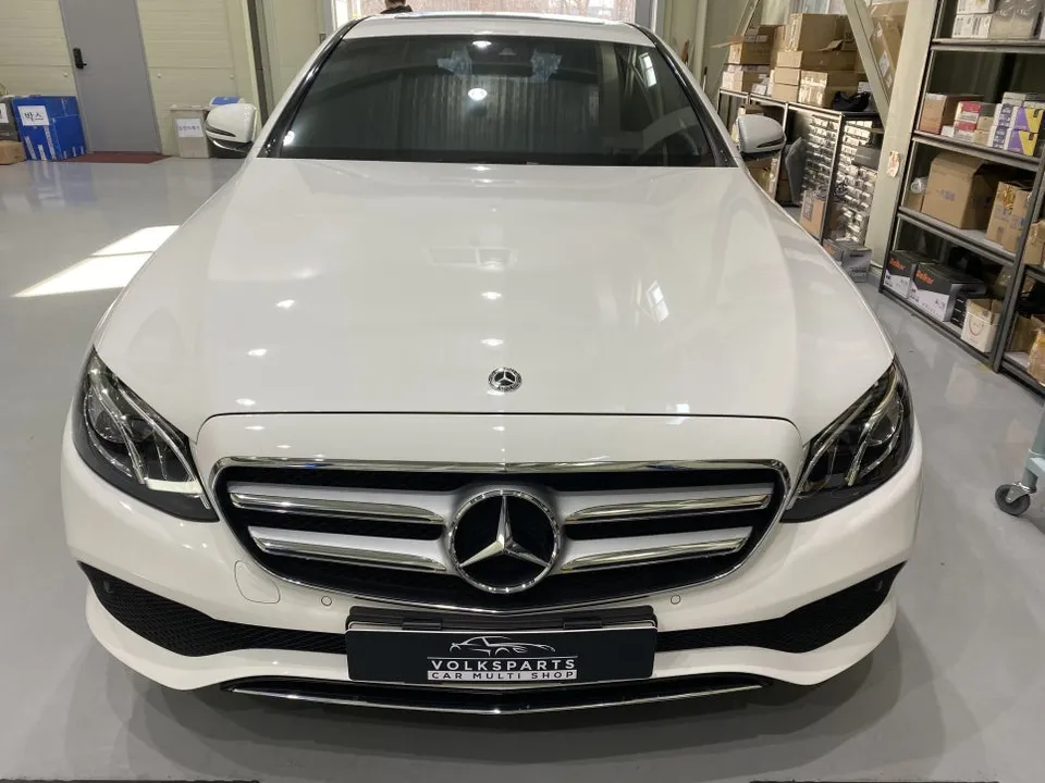 Mercedes-Benz E-Class W213 ambient lighting review