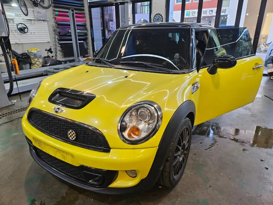 MINI MINI Cooperのカーラッピング事例 施工写真 2-1