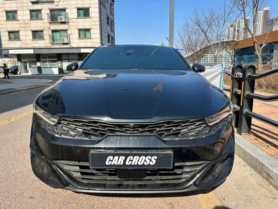 Kia K5のカーラッピング事例｜サテンブラックの仕上がり 写真