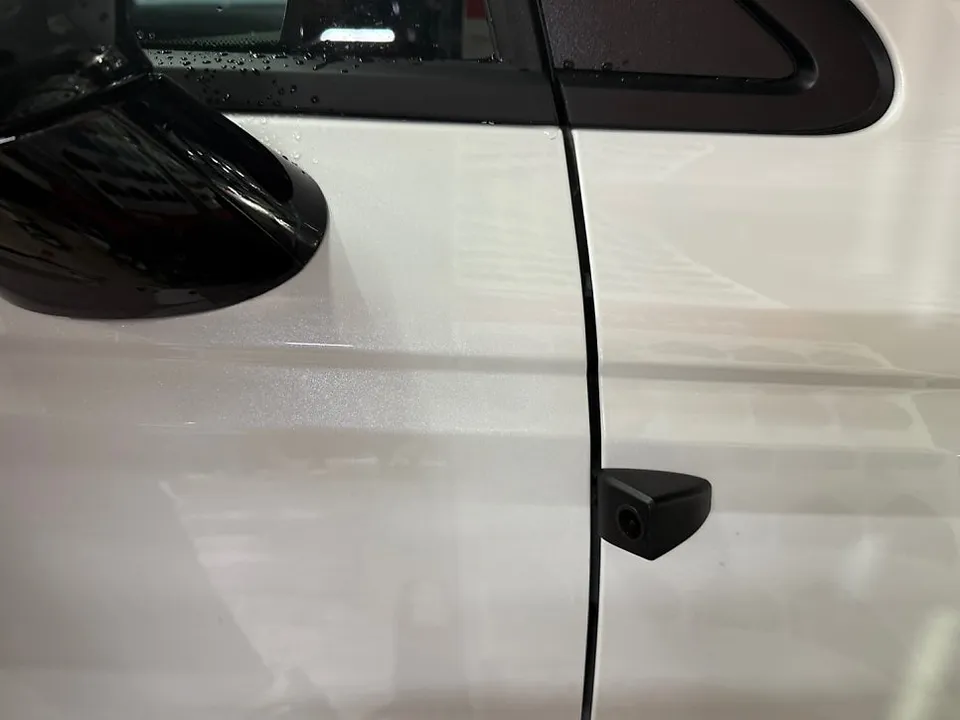 Kia Carnivalのドライブレコーダー取付事例 施工写真 3-2