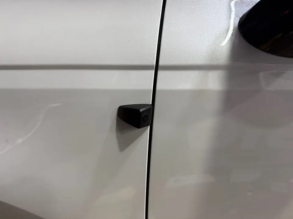 Kia Carnivalのドライブレコーダー取付事例 施工写真 4-2