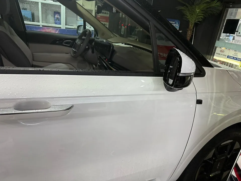 Kia Carnivalのドライブレコーダー取付事例 施工写真 1-3