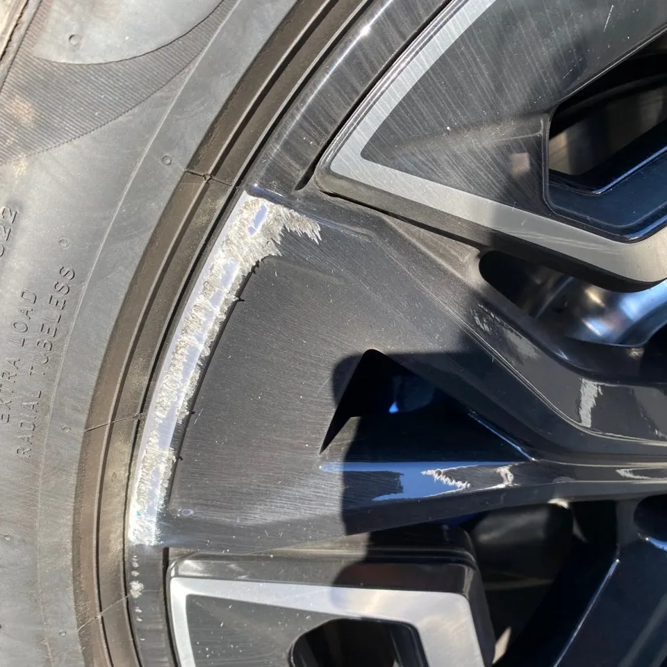 BMW iXのホイールリペア・塗装事例 施工写真 3