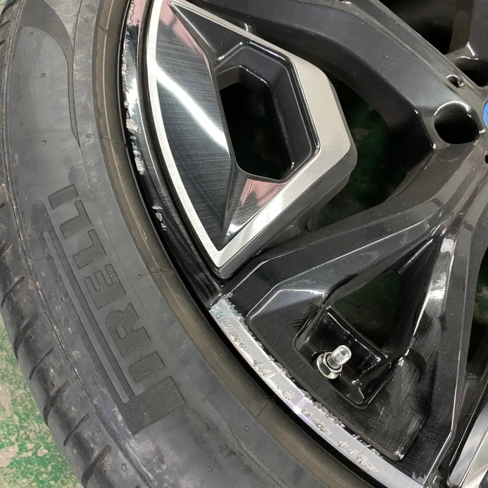 BMW iXのホイールリペア・塗装事例 施工写真 5