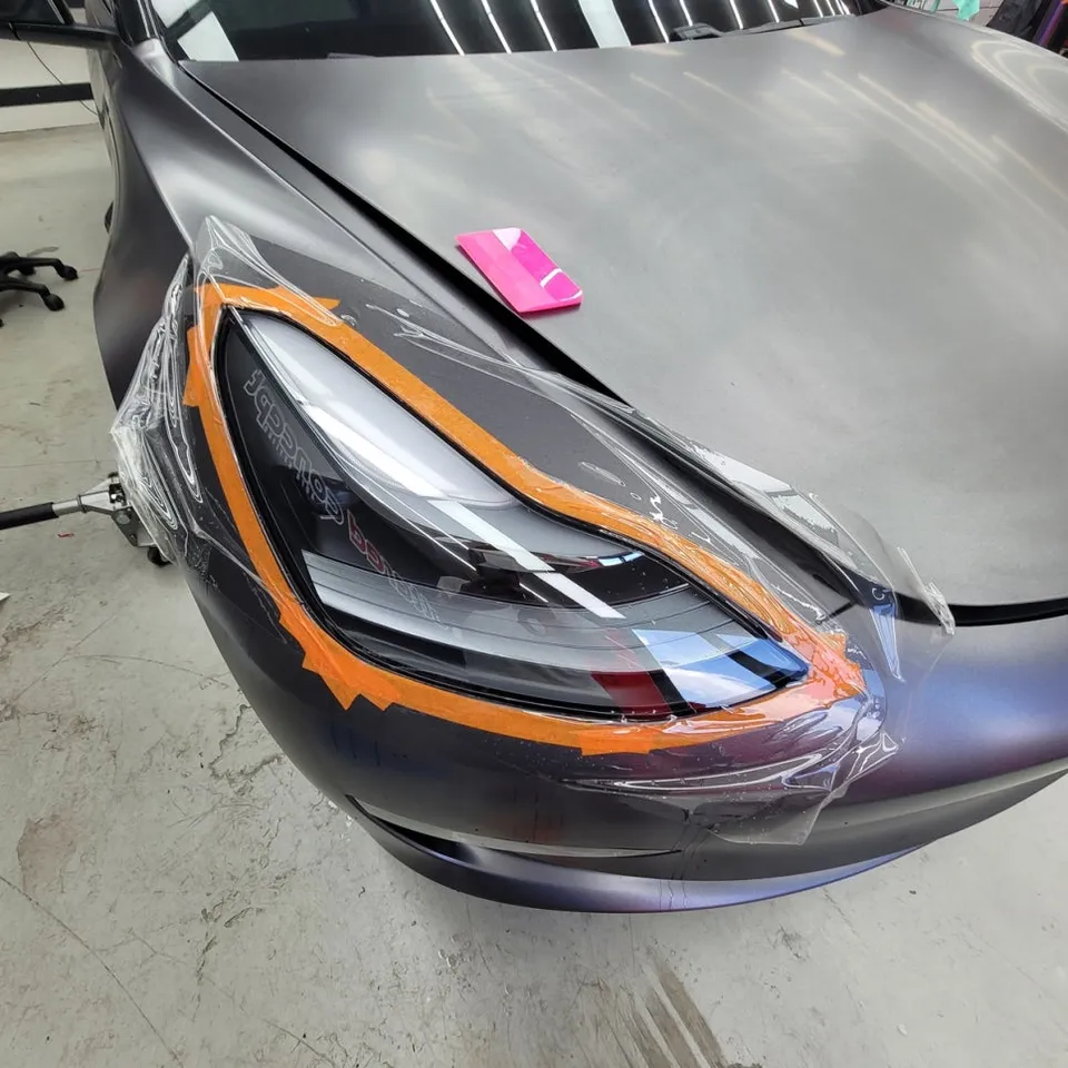 Tesla Model 3のカーラッピング事例｜事故修理後の仕上がり 施工写真 1-3