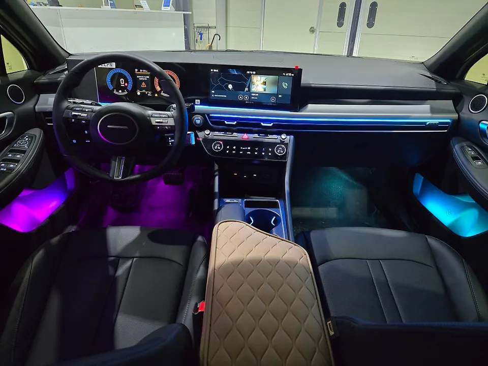 Hyundai Sonata ambient lighting - Hyundai Sonata Ambient Lighting Installation - Car Six Gwangju photo 4