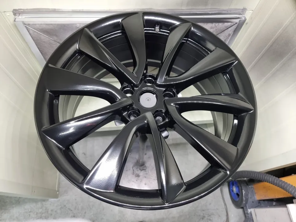 Tesla Model 3のホイールリペア・塗装事例 施工写真 1-3