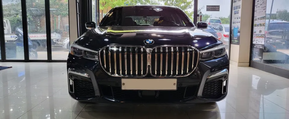 BMW 7 Seriesのドラレコ取付事例：費用目安と仕上がり 写真