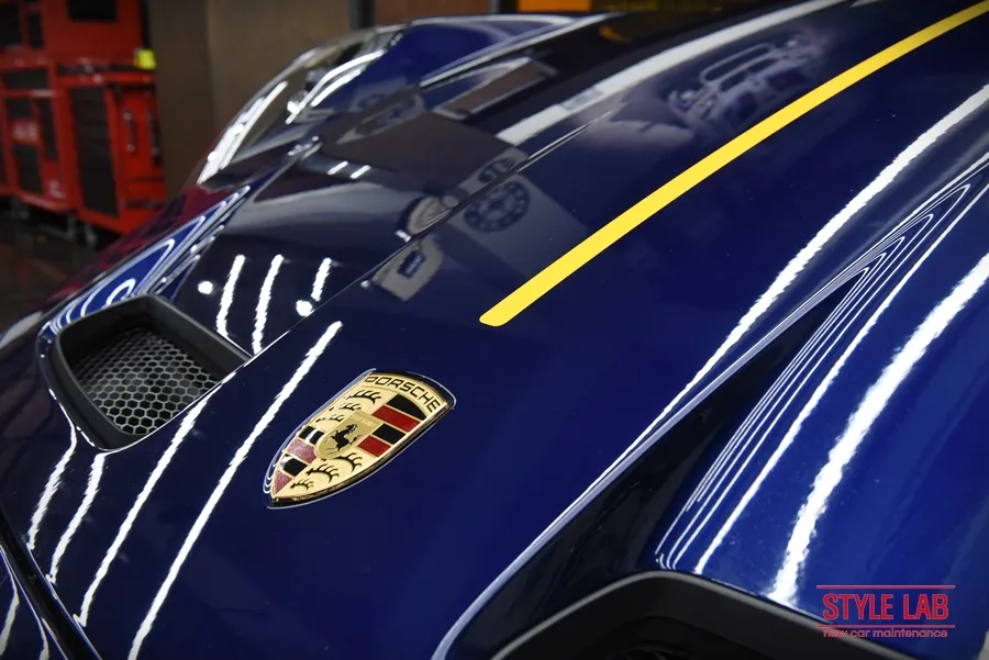 ポルシェ911 GT3のラインデカール施工事例 施工写真 2-1