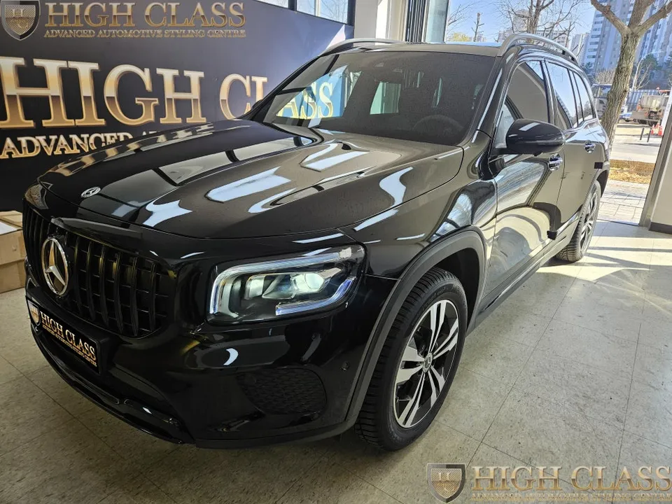 Mercedes-Benz GLB ambient lighting installation result