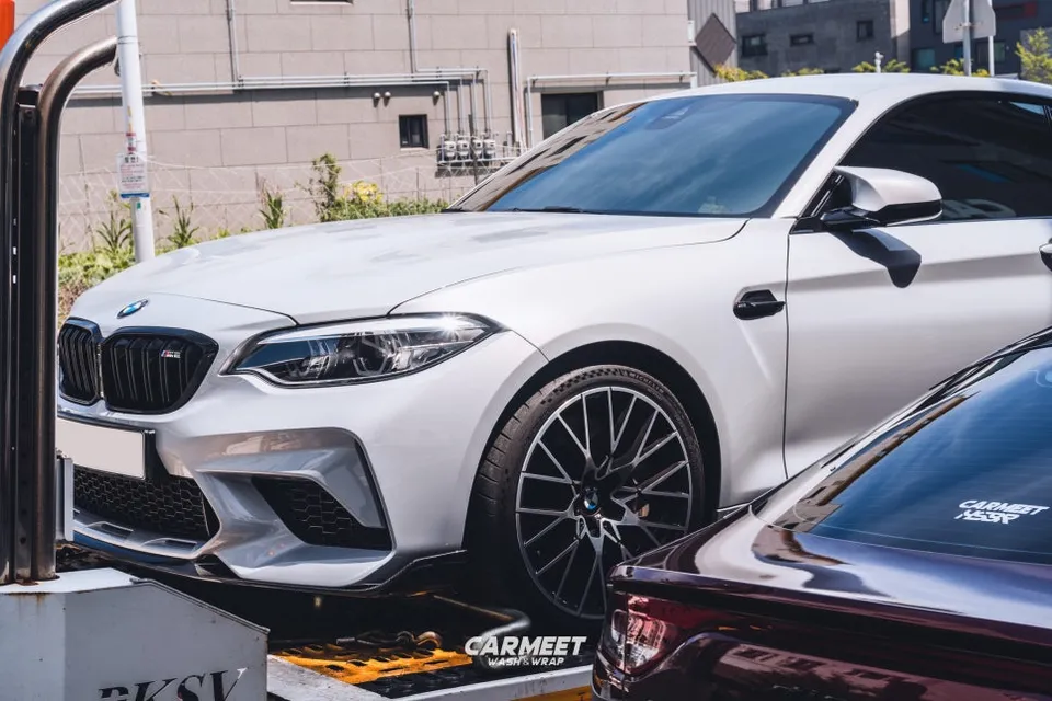 BMW M2 vinyl wrap - BMW M2 Vinyl Wrap Review: Carbon Grille & Headlight PPF photo 3
