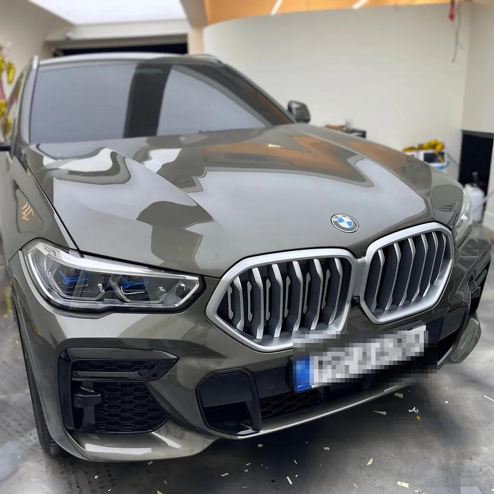 BMW X6のカーラッピング事例|サテンブラックの高級感 施工写真 2-1