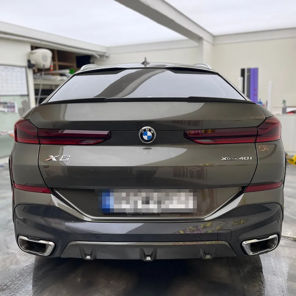 BMW X6のカーラッピング事例|サテンブラックの高級感 施工写真 3-1