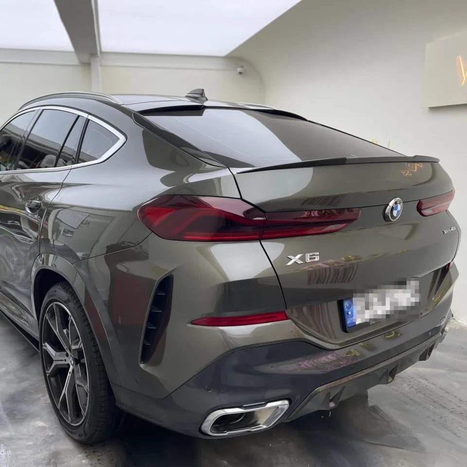 BMW X6のカーラッピング事例|サテンブラックの高級感 施工写真 2-2
