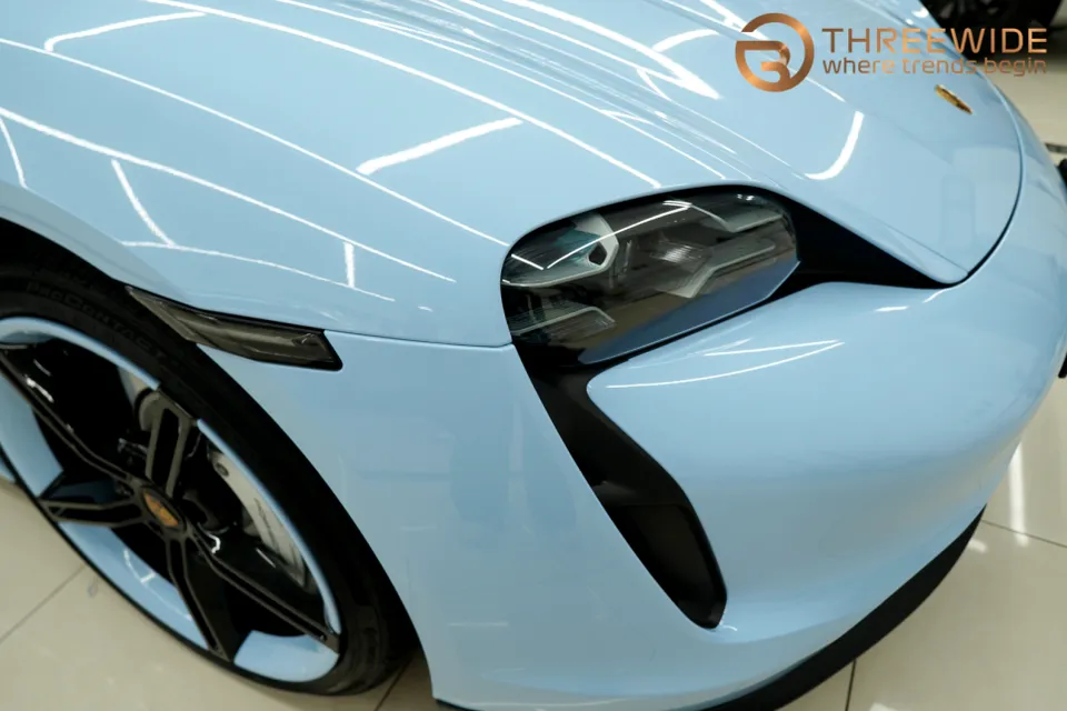 Porsche Taycanのカーラッピング事例|費用目安・仕上がり 施工写真 2-2