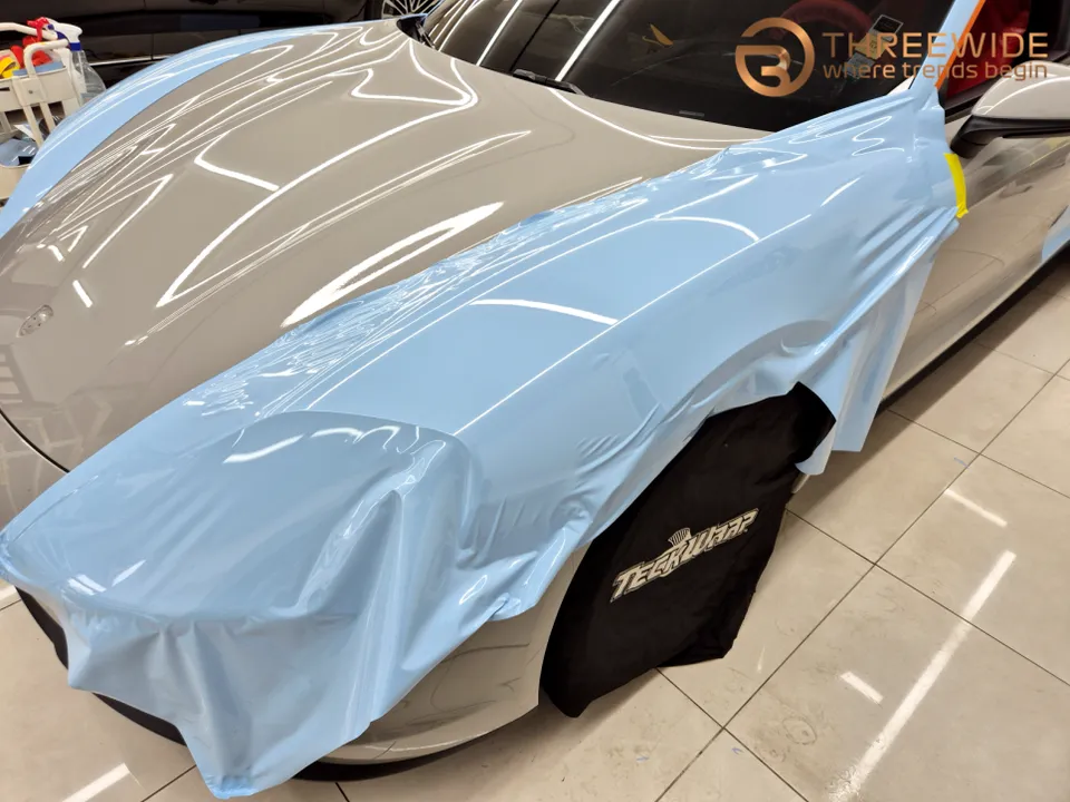 Porsche Taycanのカーラッピング事例|費用目安・仕上がり 施工写真 2-3