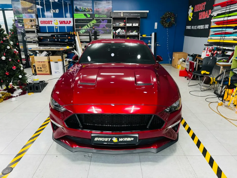 Ford Mustangのカーラッピング事例|バイパーラインで個性を演出 施工写真 2-1