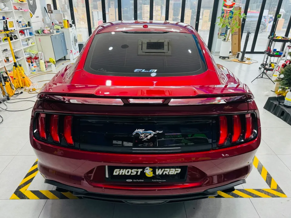 Ford Mustangのカーラッピング事例|バイパーラインで個性を演出 施工写真 2-2