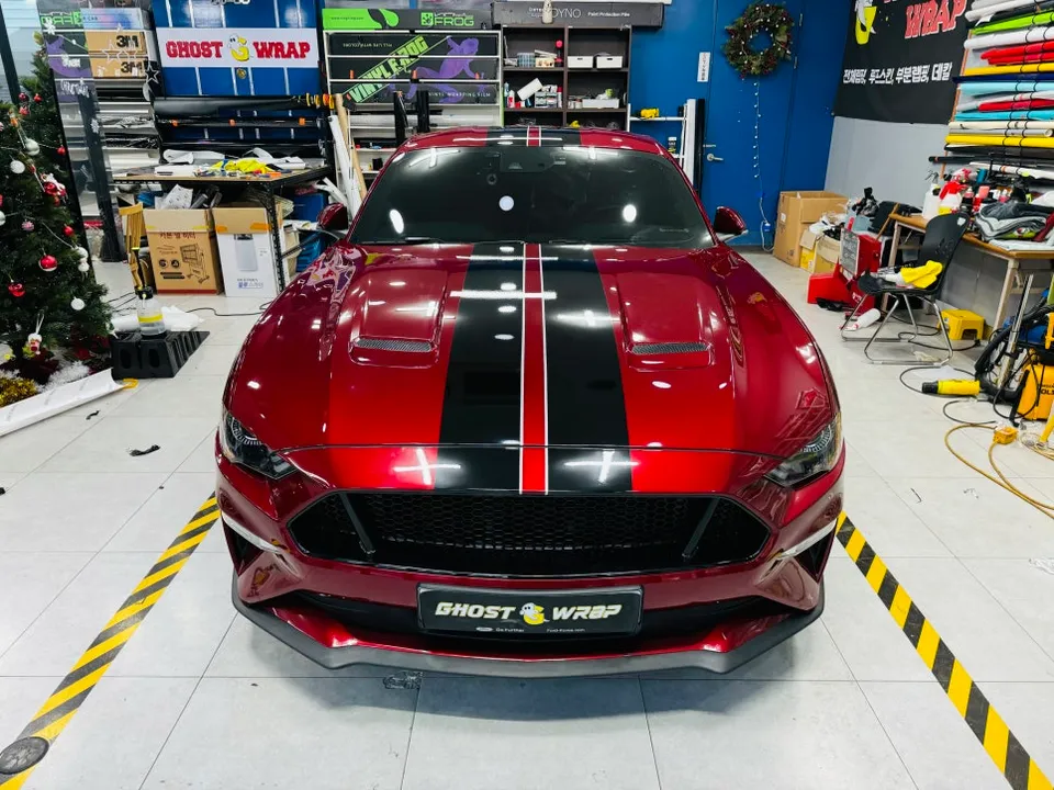 Ford Mustangのカーラッピング事例|バイパーラインで個性を演出 施工写真 3-3