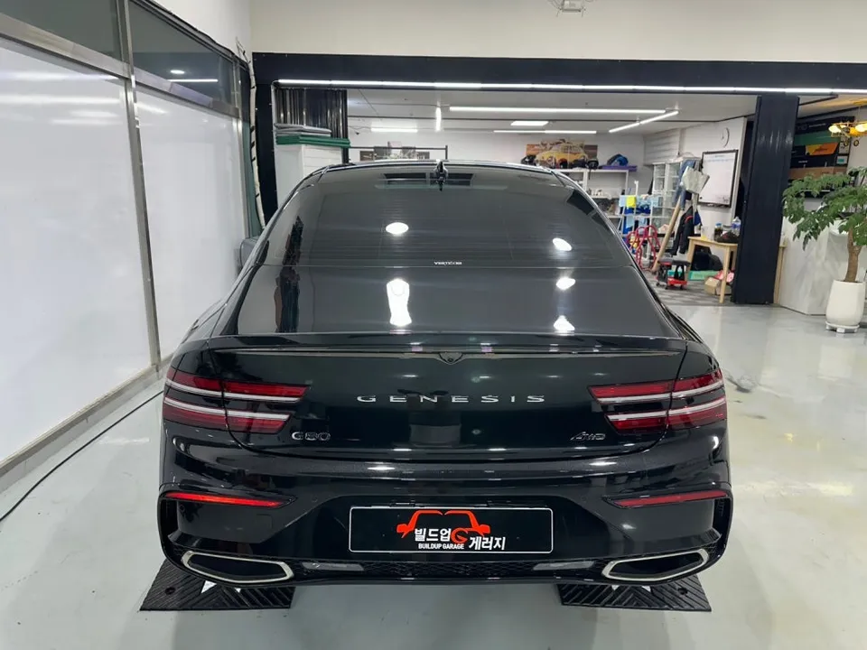 Genesis G80のカーラッピング事例｜ホワイト高光沢で新車のような輝き 施工写真 3-1