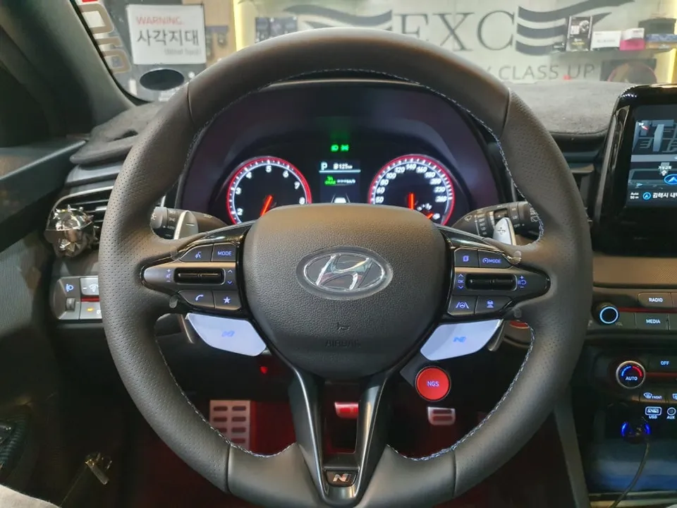 Hyundai Veloster JS steering wheel - Hyundai Veloster JS Steering Wheel Customization Review photo 5