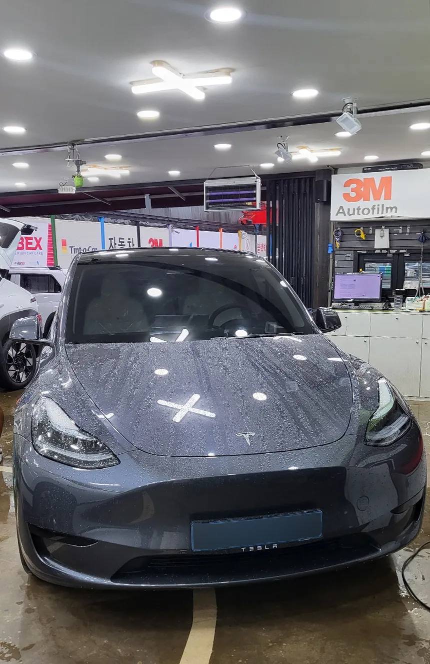 Tesla Model Y PPF施工事例｜費用目安と仕上がり 施工写真 1-2