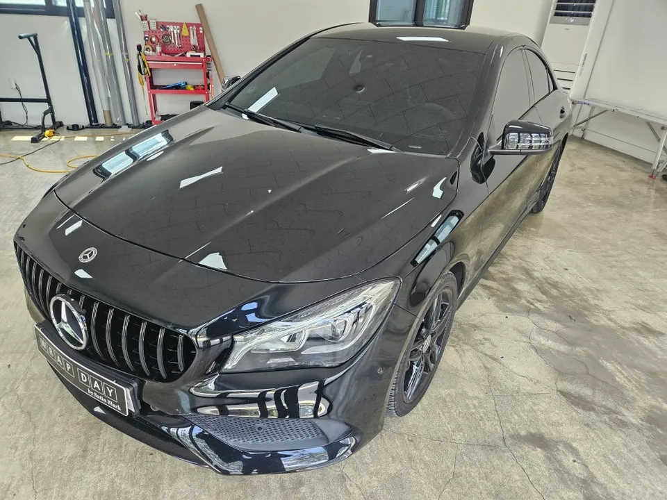 Mercedes-Benz CLAのカーラッピング事例 施工写真 2