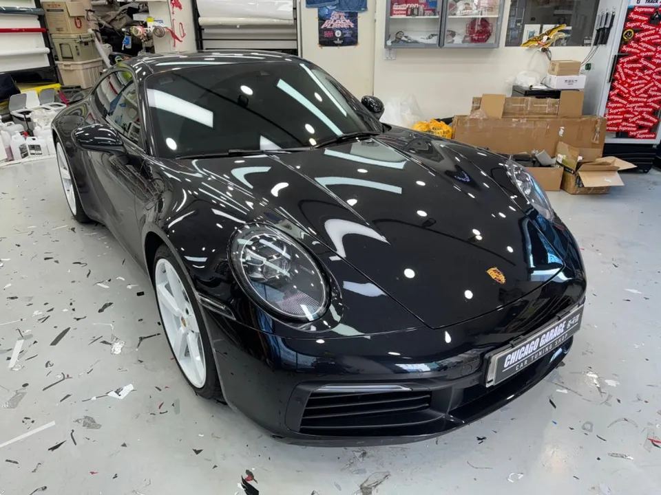 ポルシェ 911のカーラッピング事例|エバーリー製パールホワイト 施工写真 3-1