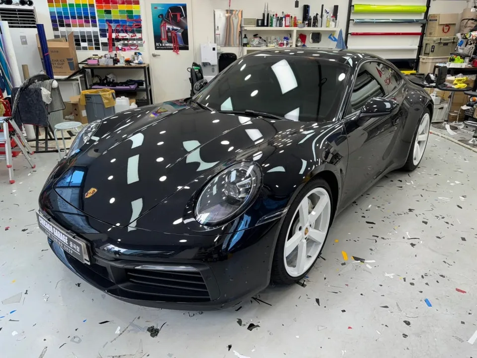 ポルシェ 911のカーラッピング事例|エバーリー製パールホワイト 施工写真 1-2