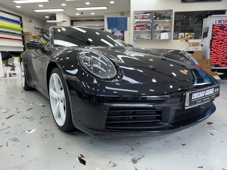 ポルシェ 911のカーラッピング事例|エバーリー製パールホワイト 施工写真 2-2