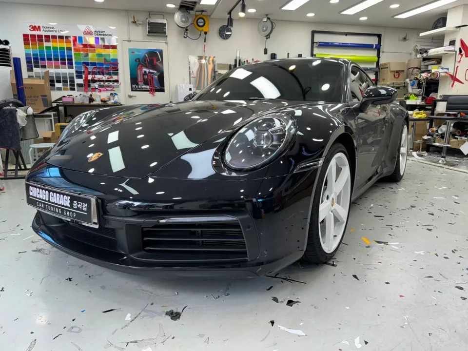 ポルシェ 911のカーラッピング事例|エバーリー製パールホワイト 施工写真 3-2
