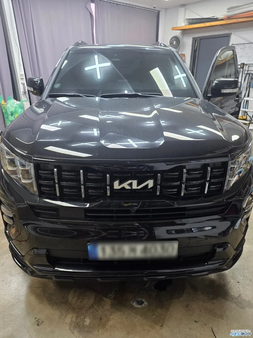 Kia Mohave The Master ambient lighting installation result