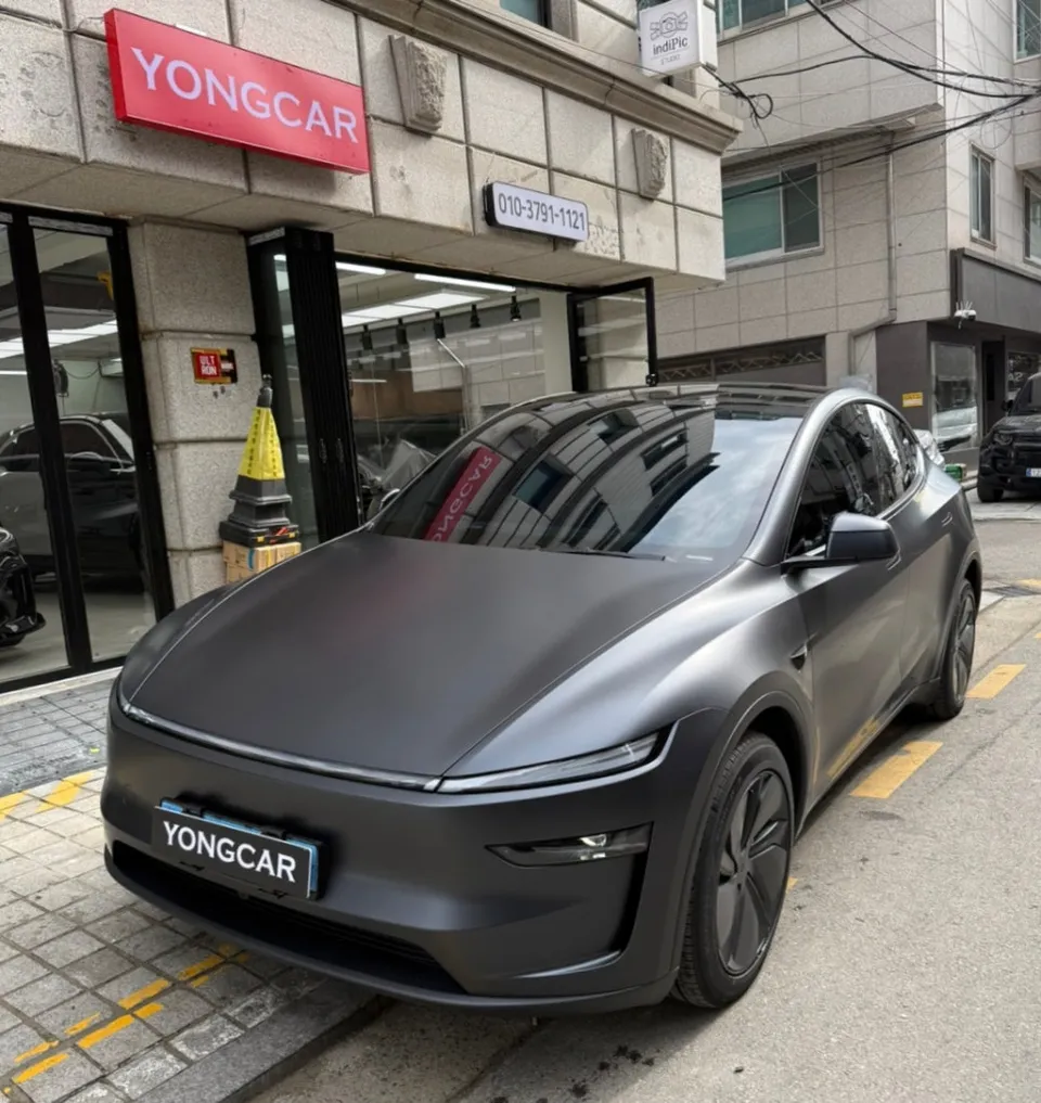 Tesla Model YのPPF施工事例｜飛び石対策と仕上がり 施工写真 1-2