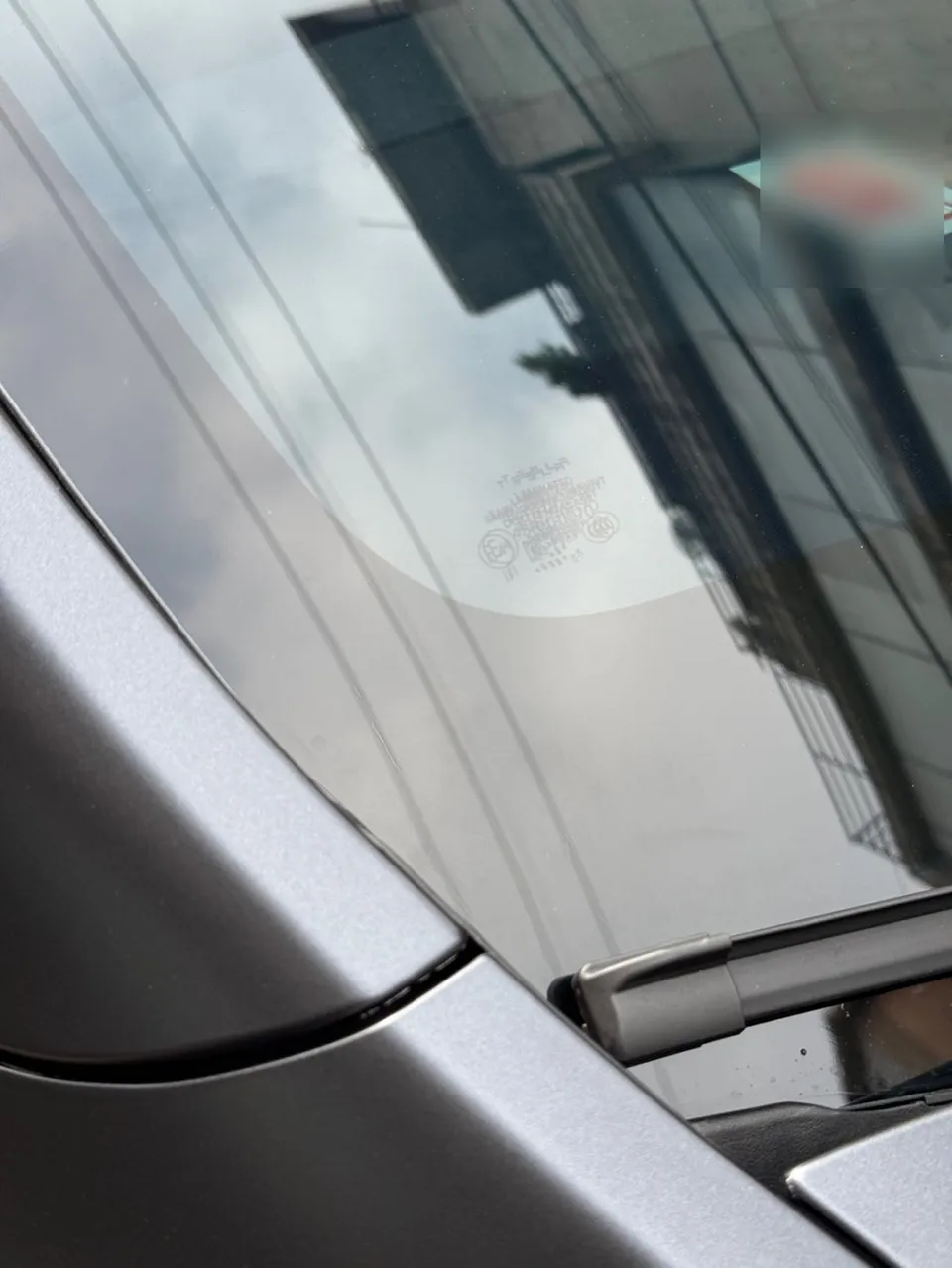 Tesla Model YのPPF施工事例｜飛び石対策と仕上がり 施工写真 1-3