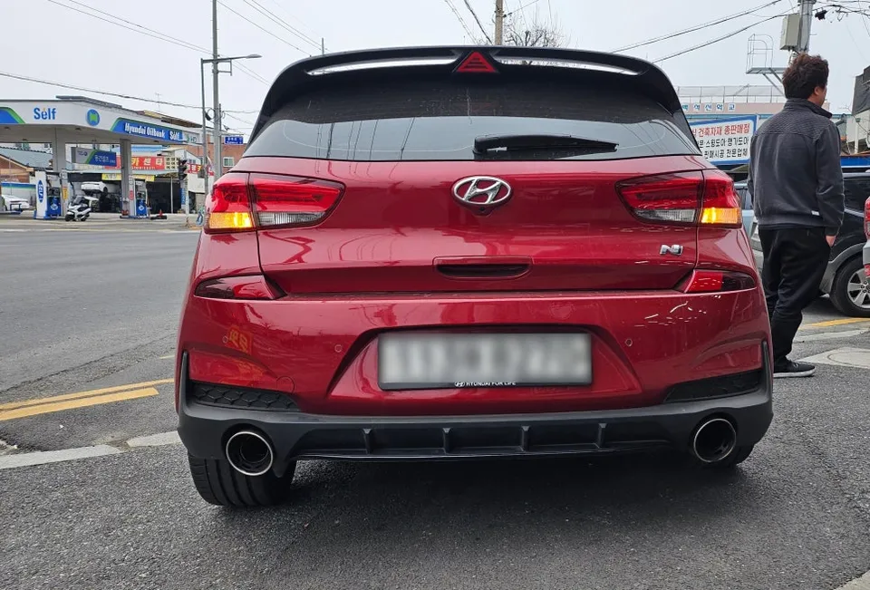 Hyundai i30のカーラッピング事例｜クロームパーツのブラックアウト 施工写真 3-3