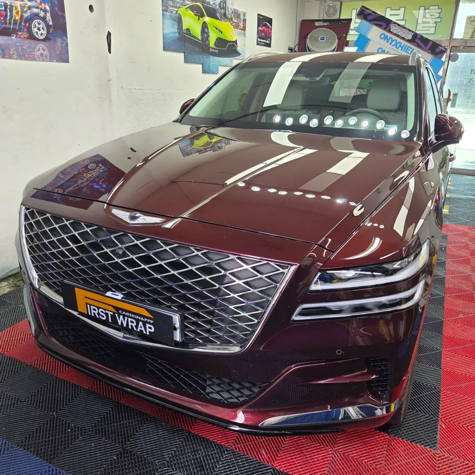 Genesis GV80のカーラッピング事例|サテンホワイトの高級感 施工写真 1-2