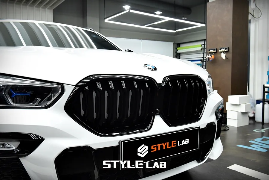 BMW X6 G06のカーラッピング事例｜ブラックパック施工 施工写真 2-1
