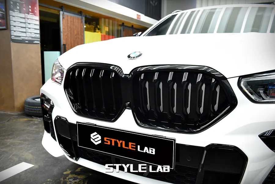 BMW X6 G06のカーラッピング事例｜ブラックパック施工 施工写真 3-1