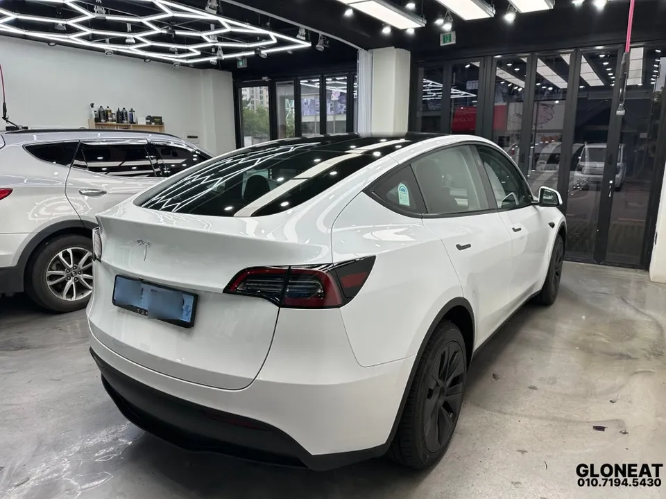 Tesla Model Yのカーフィルム施工事例|費用目安・仕上がり 施工写真 2-1