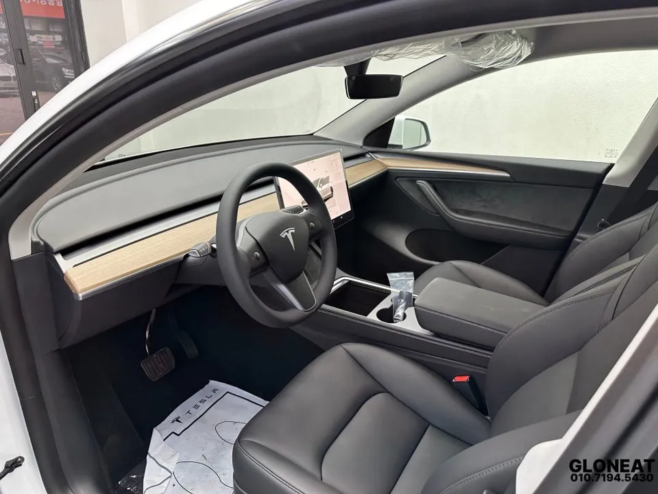 Tesla Model Yのカーフィルム施工事例|費用目安・仕上がり 施工写真 1-2