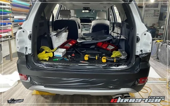Hyundai Palisadeのカーラッピング事例｜サテンブラックロックグレー 施工写真 4-1