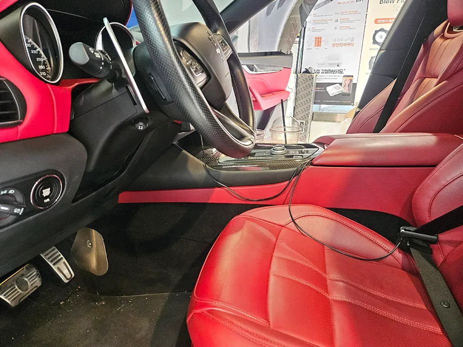 Maserati Levante ambient lighting - Maserati Levante Ambient Lighting Review — Cost & Results photo 3