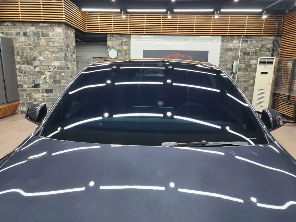 Tesla Juniperのカーフィルム施工事例 施工写真 2