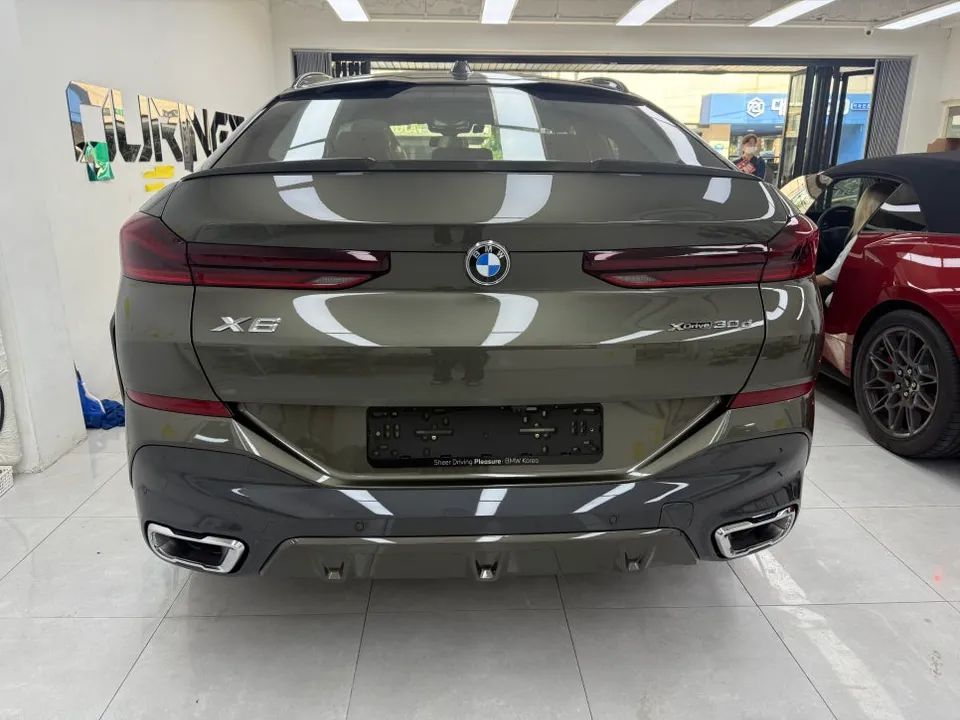 BMW X6のカーラッピング事例｜サテンブラックの高級感 施工写真 1-1