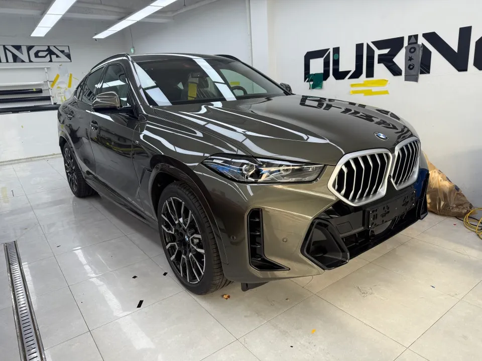 BMW X6のカーラッピング事例｜サテンブラックの高級感 施工写真 3-1